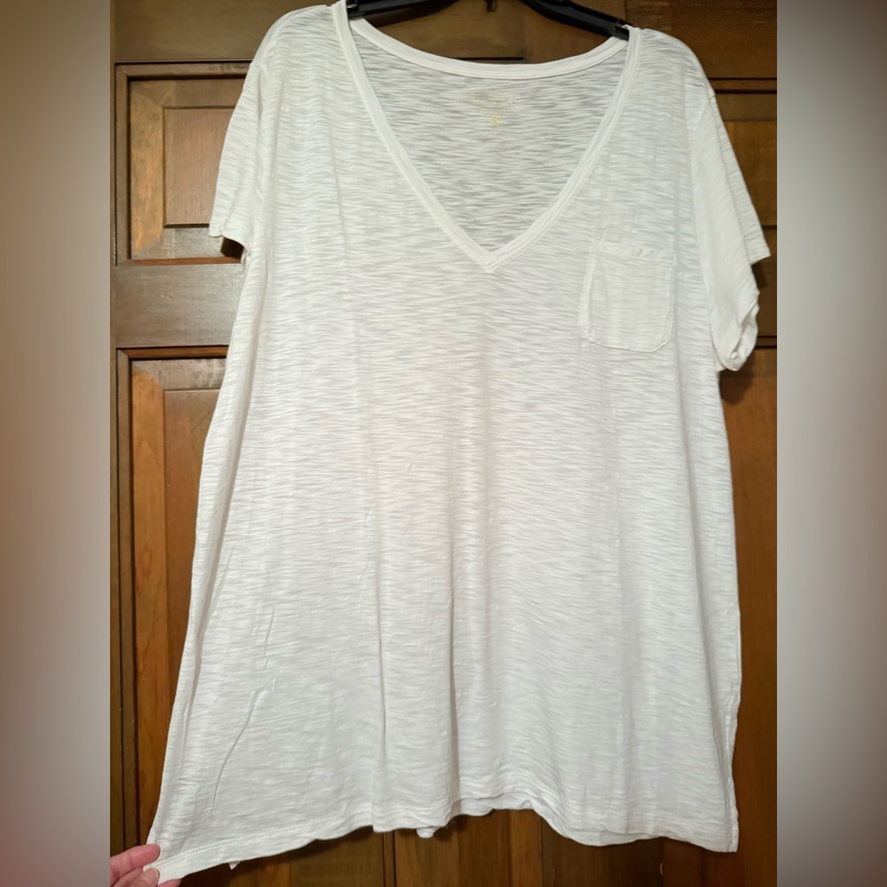 Lilly Pulitzer White V-Neck Short Sleeve Tee